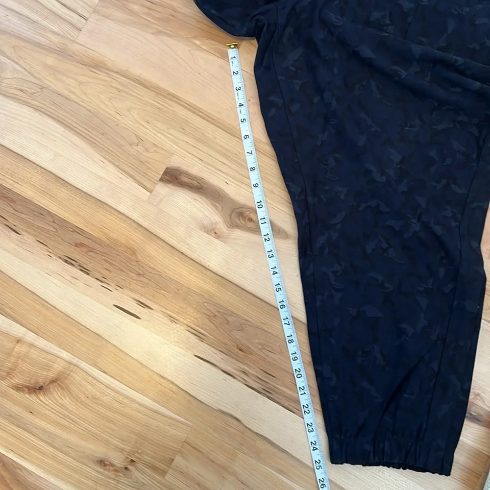 Athleta Printed Farallon Jogger Pants Camo Print Size 26 - NWT